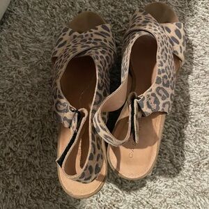 Leopard wedge